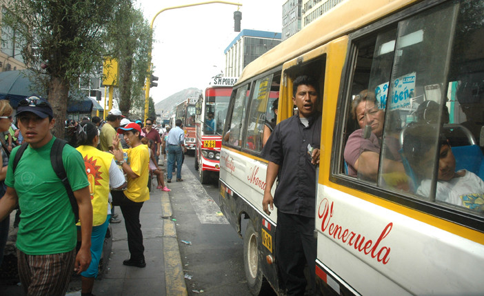 Municipalidad de lima dispuso desde el 2 de junio que los medios de transporte público no podrán poner música y  el comercio anbulatorio