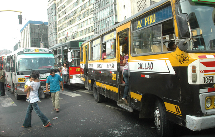Municipalidad de lima dispuso desde el 2 de junio que los medios de transporte público no podrán poner música y  el comercio anbulatorio