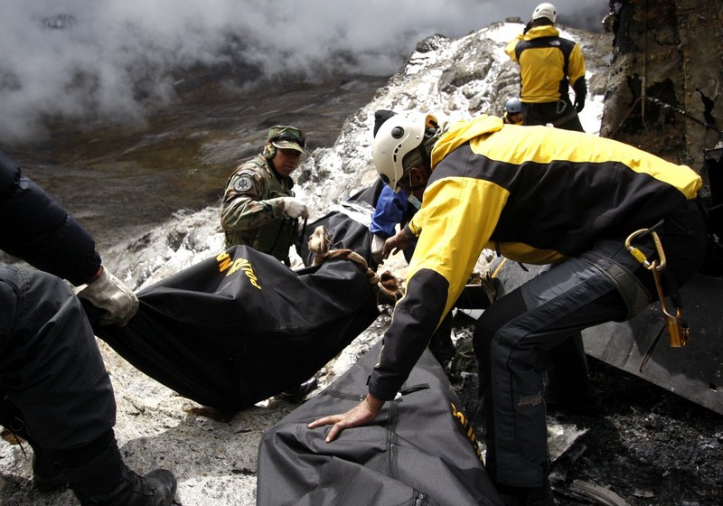 Rescate de víctimas de helicóptero siniestrado en el nevado Mama Rosa de Paucartambo Cusco