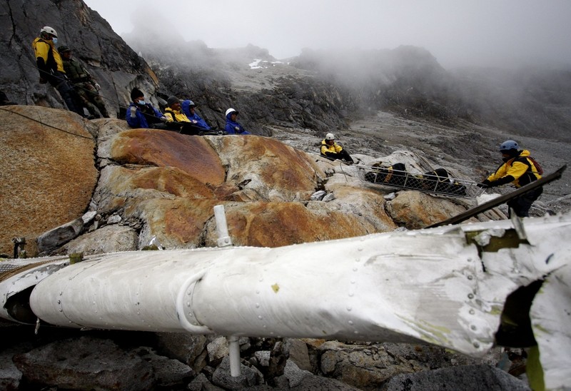 Rescate de víctimas de helicóptero siniestrado en el nevado Mama Rosa de Paucartambo Cusco