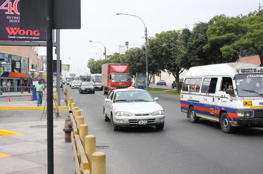 El isufrible transporte público del Centro de Lima