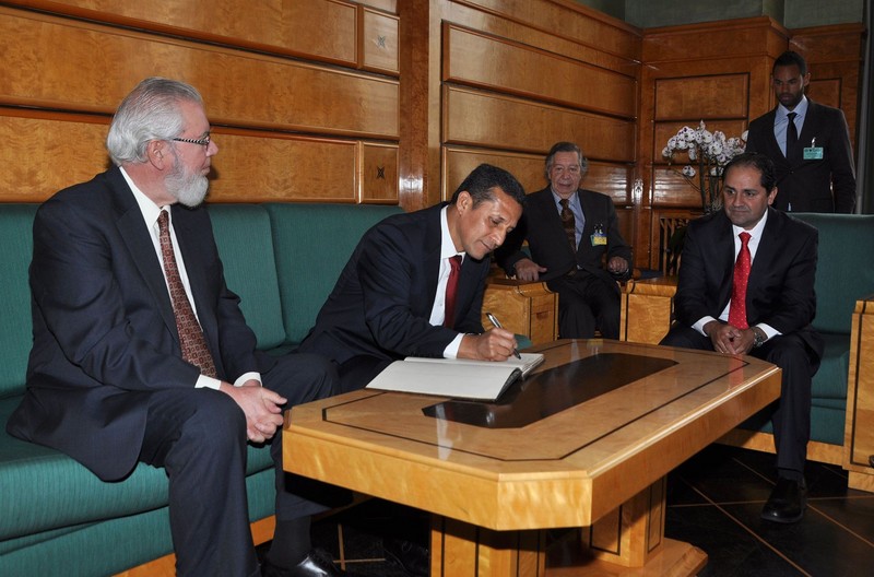 Presidente Ollanta Humala junto al director de la  Organización Internacional del Trabajo (OIT) Juan Somavia en Ginebra,Suiza