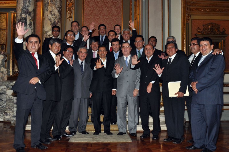 Presidente Ollanta Humala sostuvo reunión con presidentes regionales en el salón dorado de palacio de gobierno