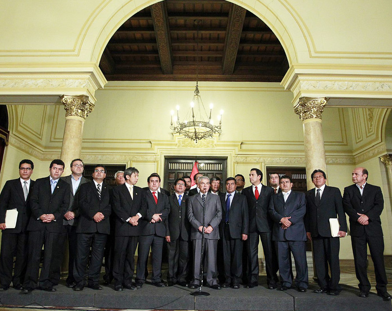 Presidente Ollanta Humala sostuvo reunión con presidentes regionales en el salón dorado de palacio de gobierno