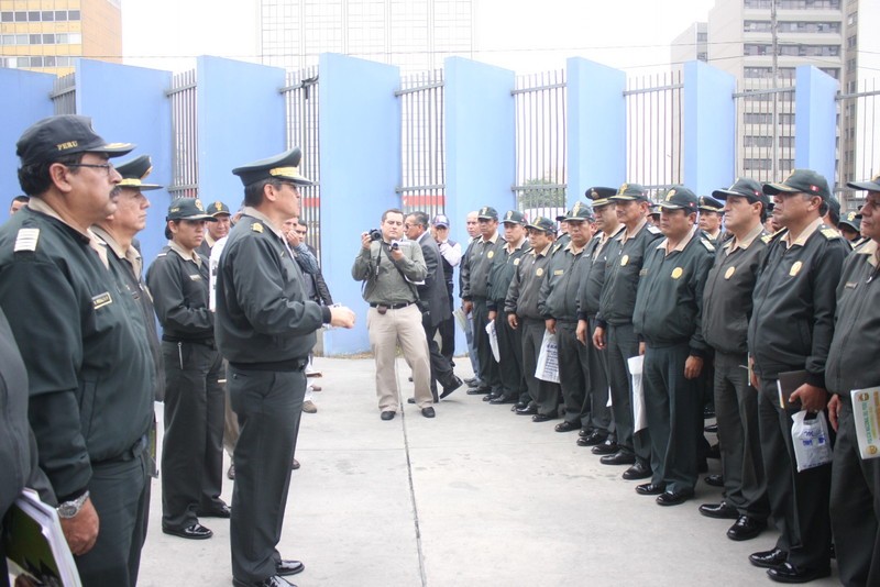 General PNP Aldo Miranda Soria director de la región policial lima Ponen en marcha campaña contra el Bullying escolar