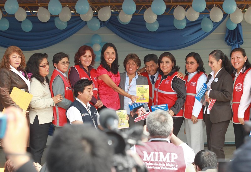 Primera Dama Nadine Heredia, participó en actividad de estrategia frente al acoso y agresión entre estudiantes en el colegio Nicolás Copérnico