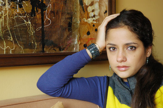 Melanie Urbina, nuestra actriz de telenovelas, mostrando sus encantos