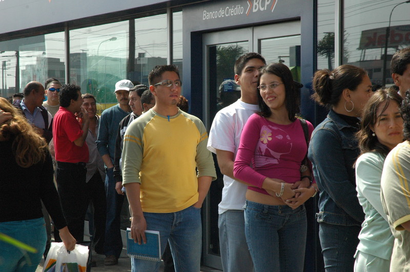 Existe más de un millón de jóvenes desempleados en busca de una oportunidad de trabajo en el Perú