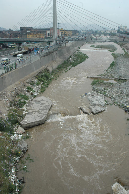 Vistas del Río Rímac sobre el Puente Santa Rosa