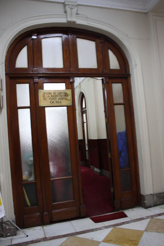 Vistas de Instalaciones y pasillos del Poder Judicial en Perú