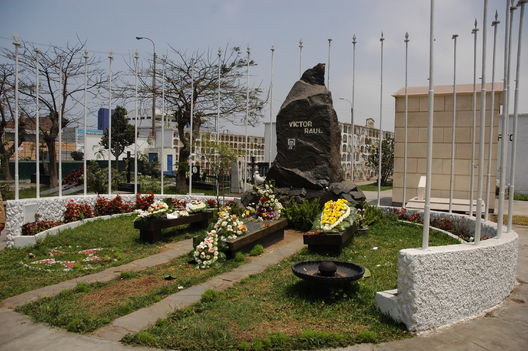 Tumba del líder Aprista Peruano, Víctor Raúl Haya de La Torre, en el cementerio Miraflores de Trujillo
