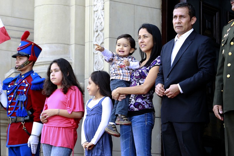 Presidente Ollanta Humala encabezó ceremonia de cambio de guardia montada en Palacio de Gobierno por el día del padre