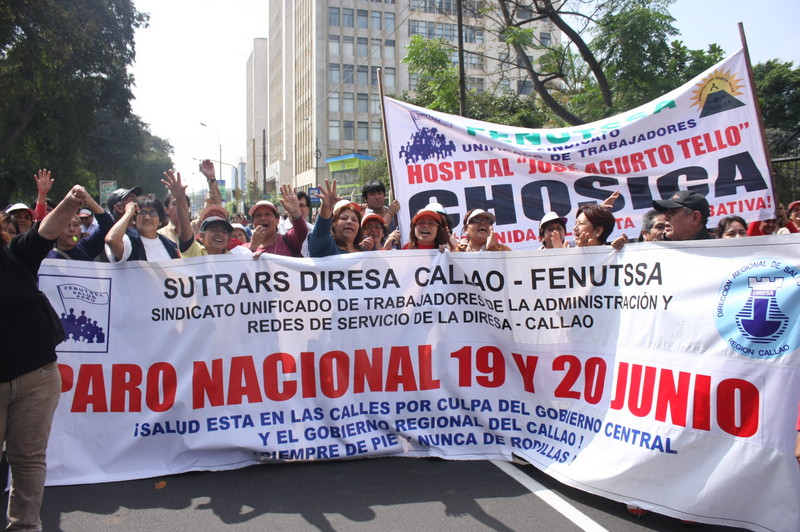 Enfermeras y personal  administrativo iniciaron paro de 48 horas frente al ministerio de salud