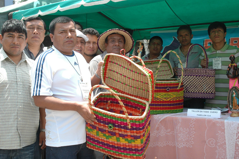 Internos elaboran trabajos en cerámicas y artesanías en el penal de san Juan de Lurigancho