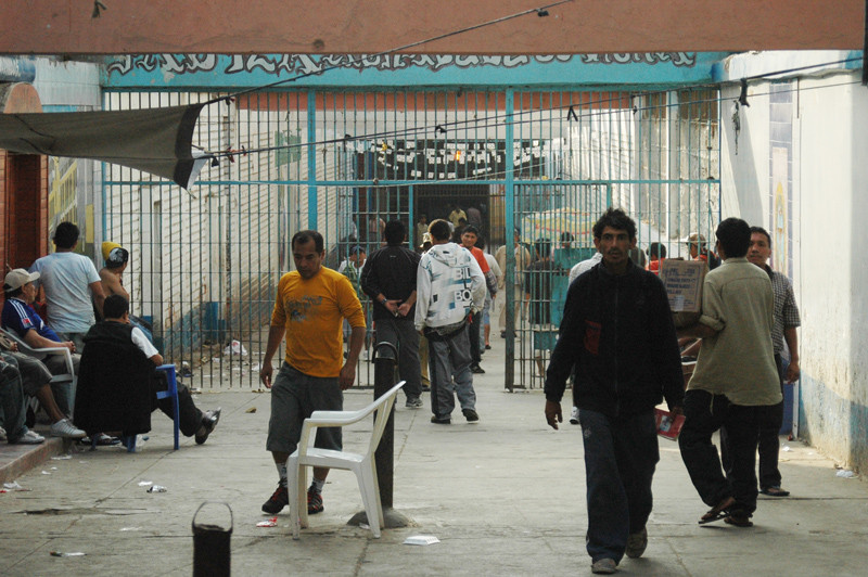 Famosa calle jirón de la unión dentro del penal de San Juan de Lurigancho