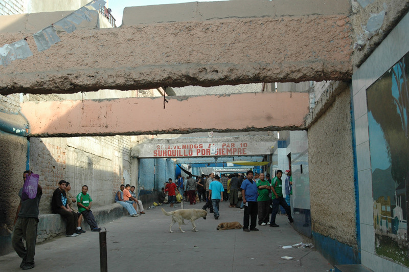 Famosa calle jirón de la unión dentro del penal de San Juan de Lurigancho