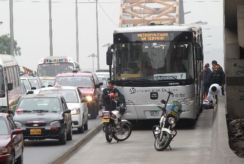 Bus del Metropolitano atropelló y causó la muerte de una persona en el Cercado de Lima