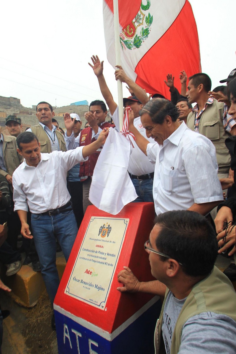 Presidente Ollanta Humala, inauguró pistas y veredas en asentamientos humanos de Ate Vitarte