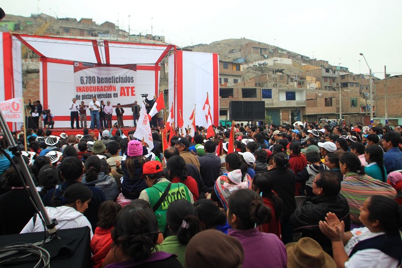 Presidente Ollanta Humala, inauguró pistas y veredas en asentamientos humanos de Ate Vitarte