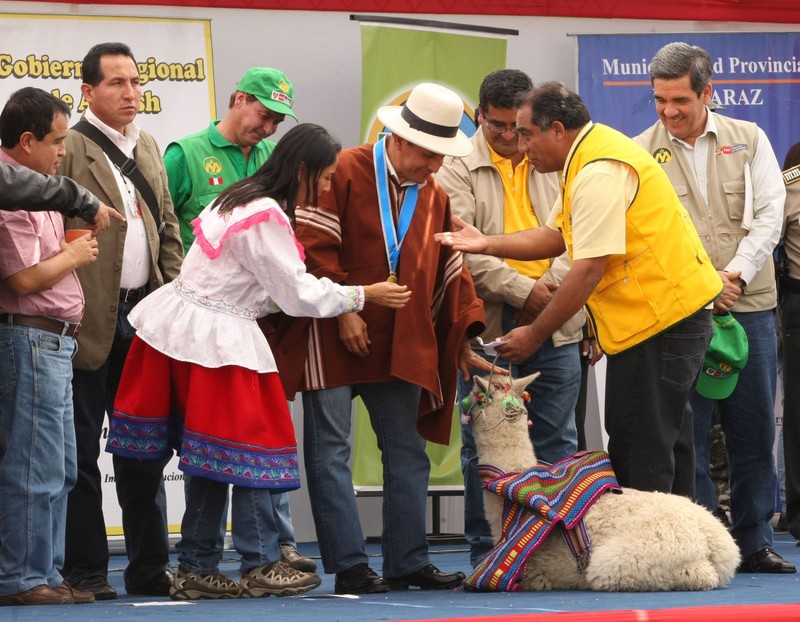 Presidente Ollanta Humala entregó títulos de propiedad a agricultores y anunció 100 millones de soles al Agrobanco, en Huaraz