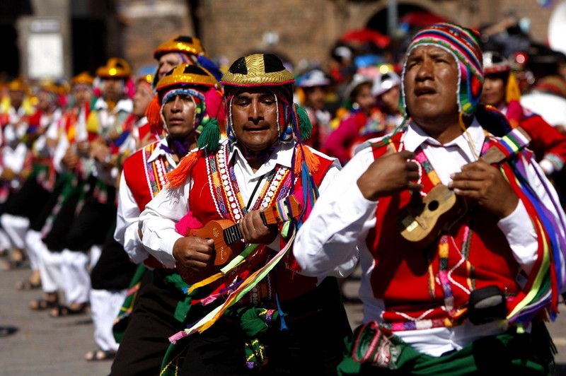 Con música y danzas, Cusco celebra su mes jubilar