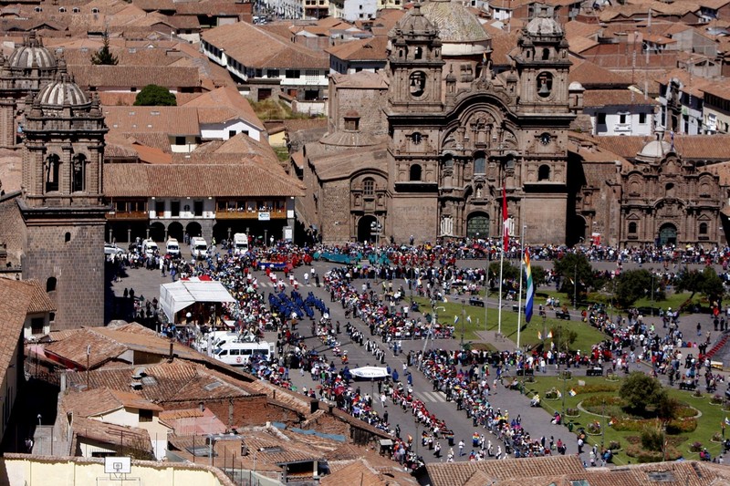 Con música y danzas, Cusco celebra su mes jubilar