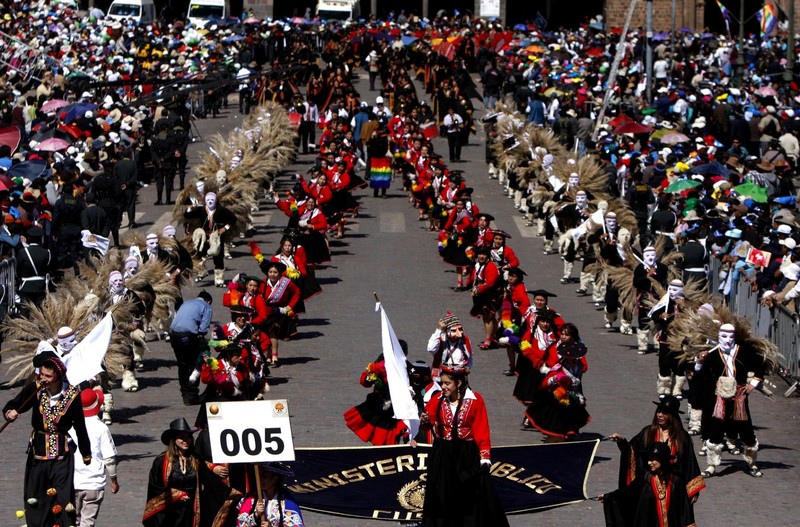 Con música y danzas, Cusco celebra su mes jubilar