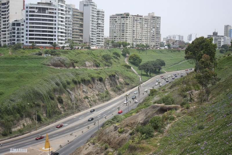 Muro de 10 metros se derrumba en Bajada Balta de la Costa Verde