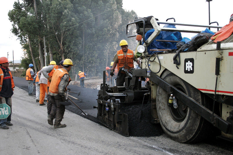 El asfalto y el concreto son los materiales más populares para la pavimentación de calzadas