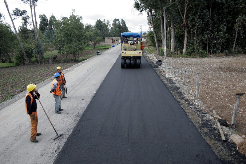 El asfalto y el concreto son los materiales más populares para la pavimentación de calzadas