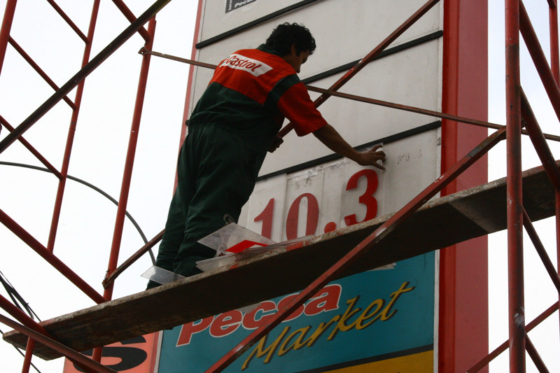 Grifos bajan precios de los combustibles progresivamente en Lima