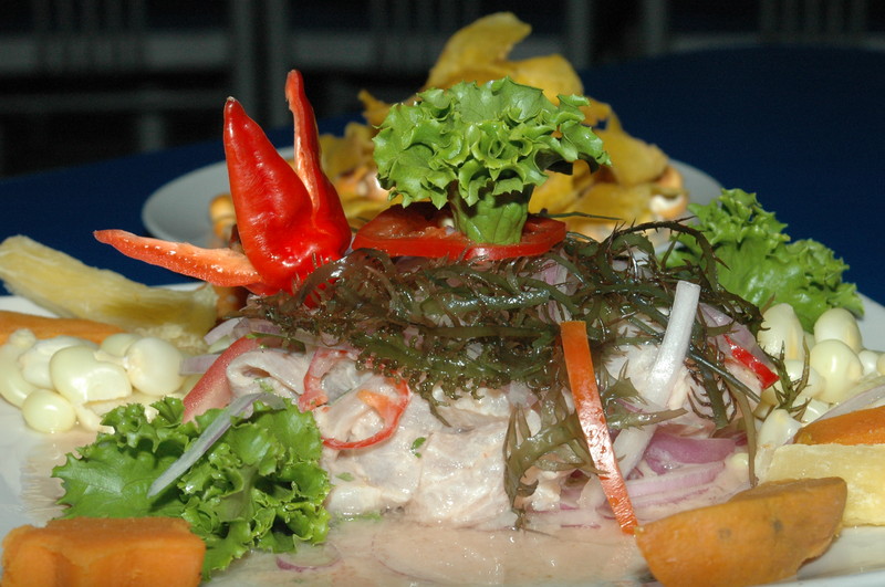 El ceviche plato de bandera uno de los platos peruanos considerado emblema nacional por excelencia