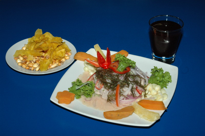 El ceviche plato de bandera uno de los platos peruanos considerado emblema nacional por excelencia