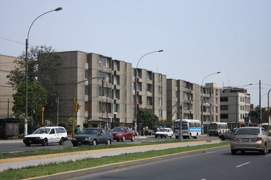 Imágenes del cruce de las  Avenida Universitaria y Bolivia