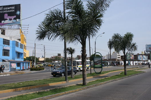 Imágenes del cruce de las  Avenida Universitaria y Bolivia