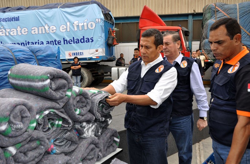 Presidente Ollanta Humala visitó almacenes del Indeci para dar inicio a la  ayuda humanitaria hacia las zonas alto andinas