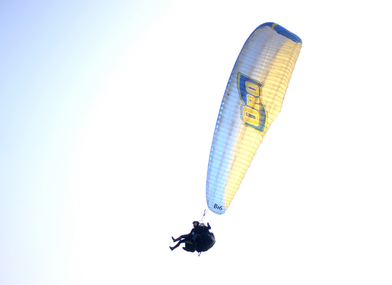 Descubre la sensación de volar en parapente en la Costa Verde en Miraflores