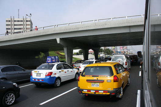 Vistas del Transporte Público en la Avenida Javier Prado