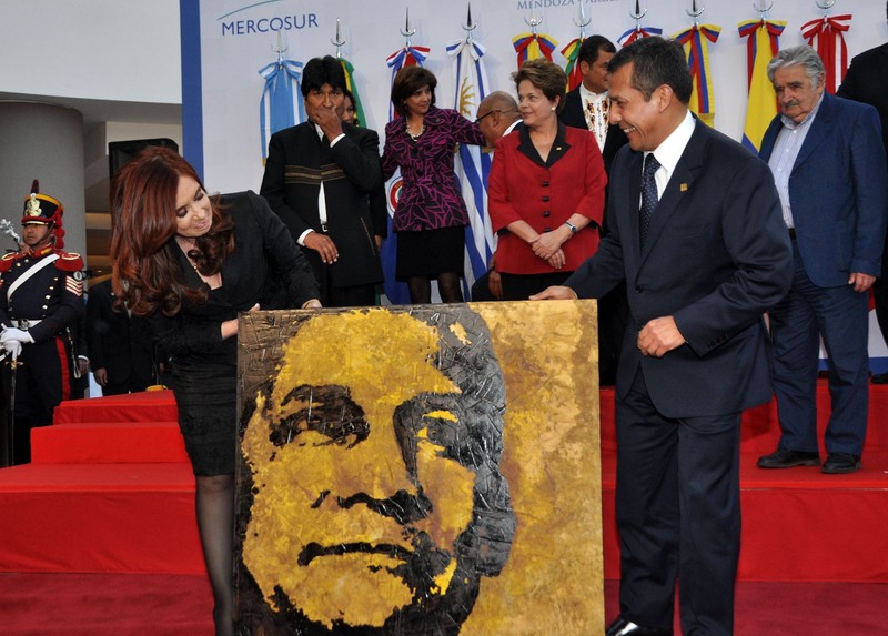Presidente Ollanta Humala llegó Argentina, para participar en la reunión extraordinaria de Jefes de Estado de la Unasur