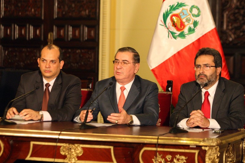 Presidente del Consejo de Ministros, Oscar Valdés en conferencia de prensa en Palacio de Gobierno