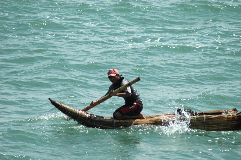 Playa de Pimentel es un hermoso puerto y balneario en Chiclayo el cual posee un gran antiguo muelle y barandas de madera