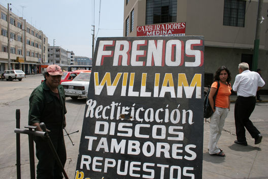 El duro oficio de ser mecánico de autos en Lima, muy duro
