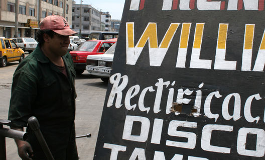 El duro oficio de ser mecánico de autos en Lima, muy duro