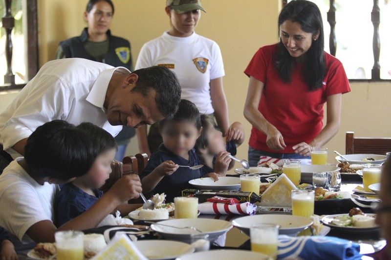 Presidente Ollanta Humala y Primera Dama Nadine Heredia visitaron a niños rescatados de Sendero Luminoso