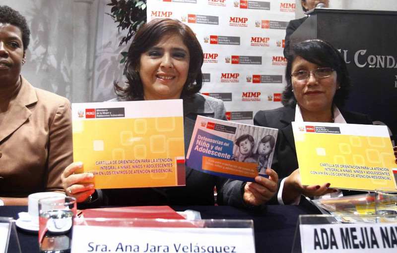 Ministra de la Mujer Ana Jara presenta cartilla para orientación a niños,niñas con VIH