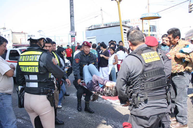 Atropellan a joven universitaria en el cruce de avenidas 28 de julio con Republica de Panamá en la ciudad de Lima