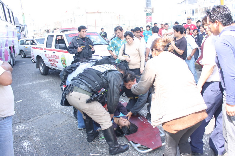 Atropellan a joven universitaria en el cruce de avenidas 28 de julio con Republica de Panamá en la ciudad de Lima