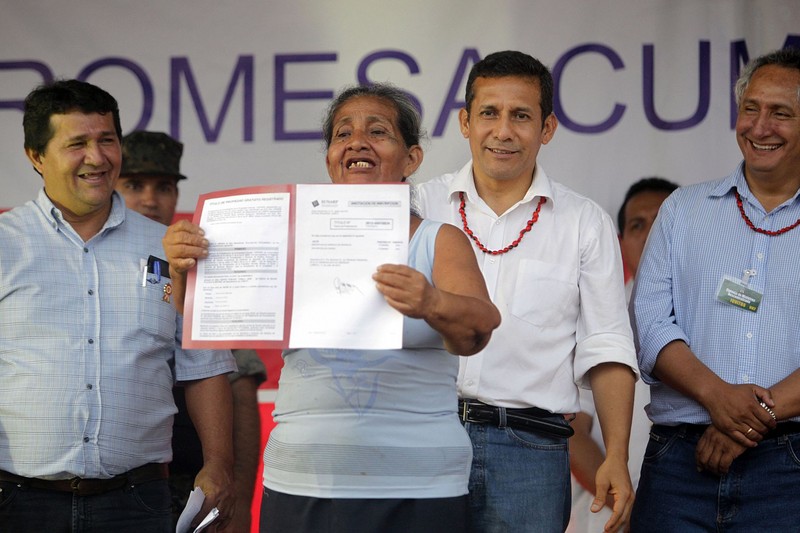 Presidente Ollanta Humala entrega titulo de propiedad en Belen ,Región Loreto