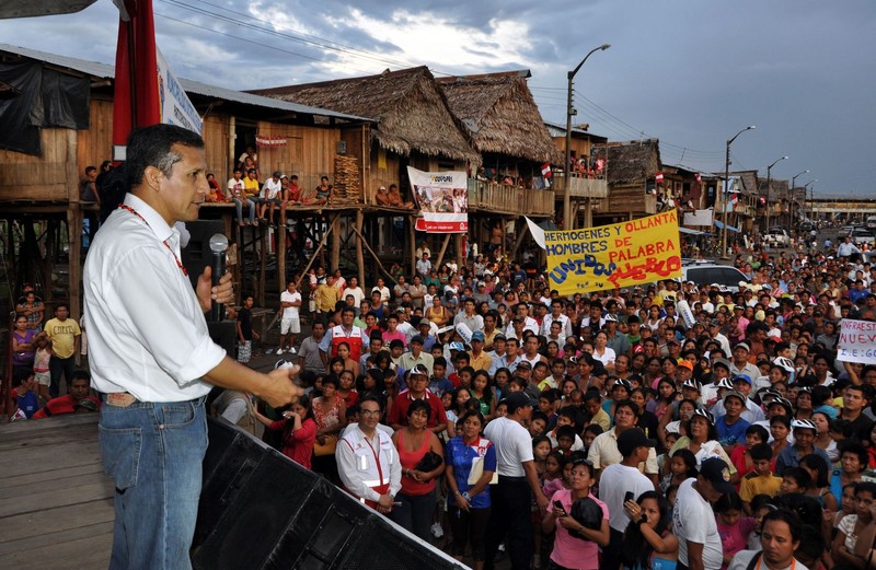 Presidente Ollanta Humala entrega titulo de propiedad en Belen ,Región Loreto