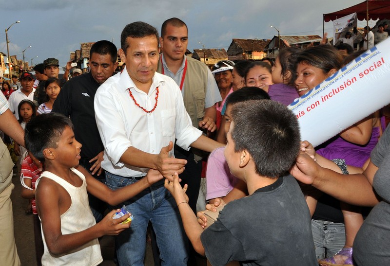 Presidente Ollanta Humala entrega titulo de propiedad en Belen ,Región Loreto